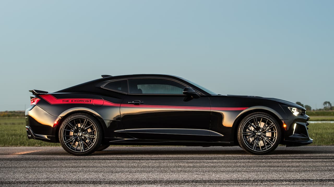 El Hennessey Camaro ZL1 acelera de 0 a 60 mph en tres segundos y alcanza el cuarto de milla en 10 segundos.