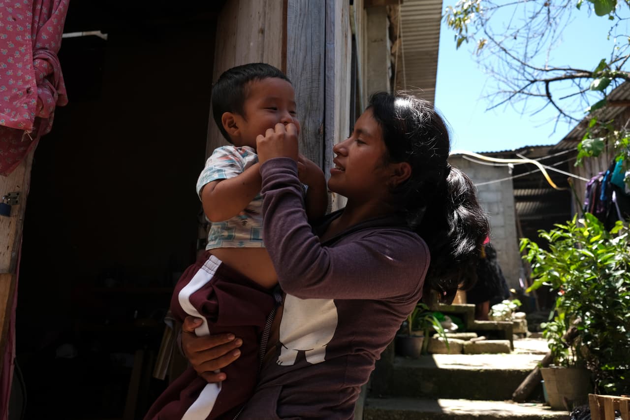 Tras 44 días de angustia, la mamá de Dylan volvió a reencontrarse con su pequeño el pasado viernes, luego de haber sido robado de un mercado en el sureño estado mexicano de Chiapas.
<i><a href="https://www.univision.com/shows/noticiero-univision/gracias-por-no-maltratarlo-el-mensaje-de-la-madre-de-dylan-a-la-mujer-que-tuvo-secuestrado-44-dias-al-menor-video" target="_blank">En video: Mira aquí el reencuentro de la madre con su hijo.</a></i>