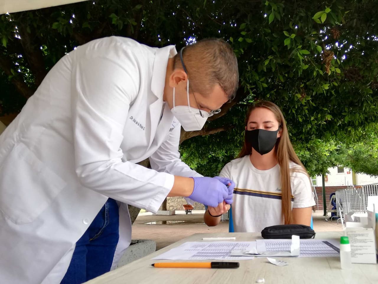 Con cubrebocas, respetando la sana distancia y tomando el resto de las medidas sanitarias sugeridas, las futbolistas acudieron a las pruebas médicas para, eventualmente, comenzar a retomar las actividades.