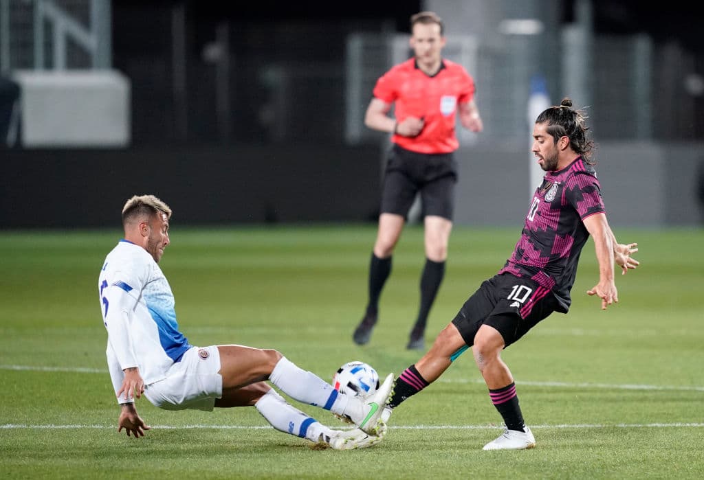Mexico derrota a Costa Rica durante partido amistoso internacional. Con sede en Austria, el Tri con un remate de cabeza de Hirving 'Chucky' Lozano, logra imponerse por la mínima y se lleva la victoria. Es así cómo la selección dirigida por Gerardo Martino, finaliza sus partidos de práctica por Europa.