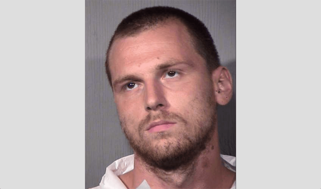 Hombre es arrestado tras apuñalar a su propia madre y abuela en Glendale