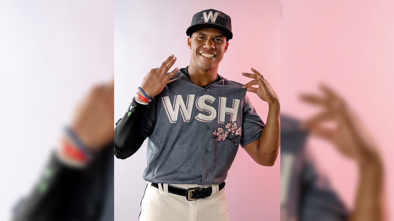 El dominicano Juan Soto fue uno de los peloteros que exhibió la franela de los Nationals.