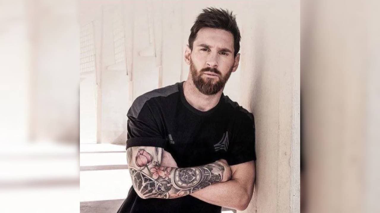 Resaltan la rosa y el reloj. Sin duda, el tiempo es muy preciado para el astro argentino.