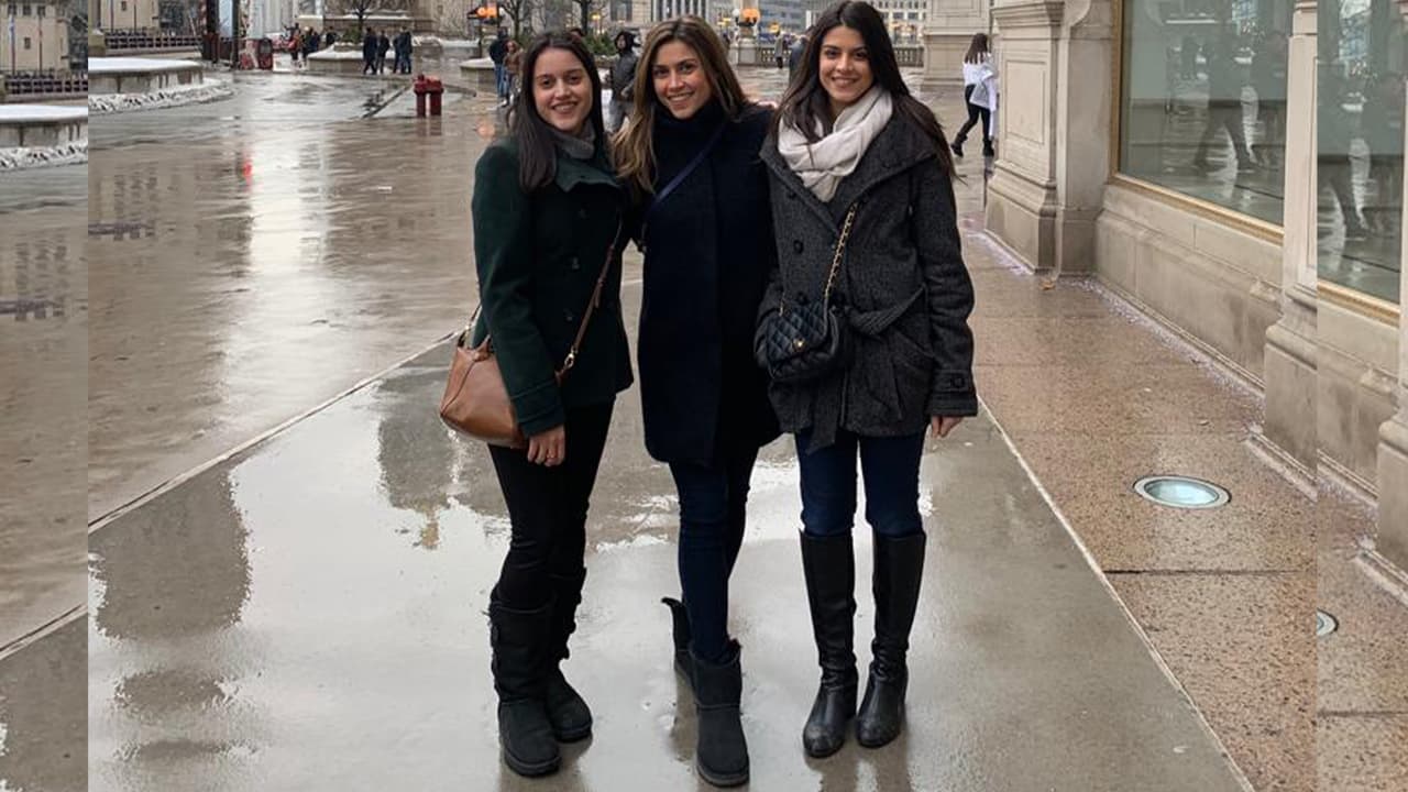 La presentadora Marcela Pérez Barros con sus hermanas María Angélica y María Alejandra.