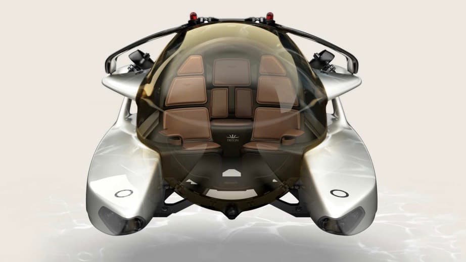 <b>Proyecto Neptuno</b> es el nombre del plan concebido para hacer realidad el
<b>primer submarino personal de súper lujo</b>. Sin querer desmerecer los esfuerzos llevados a cabo hasta ahora en el campo de los vehículos submarinos para uso recreacional, el resultado del Proyecto Neptuno será el primer submarino recreacional creado con una
<b>dosis importante de buen diseño</b>, que afortunadamente rompe con el aspecto netamente utilitario, y en la mayoría de los casos horrible, de las unidades que han estado disponibles hasta el momento. Esto no debe extrañar a nadie, ya que el socio del fabricante estadounidense de minisubmarinos
<b>Triton Submarines </b>en este proyecto, es nada menos que
<b>Aston Martin</b>, el fabricante de los autos deportivos de súper lujo más hermosos del mercado actual.