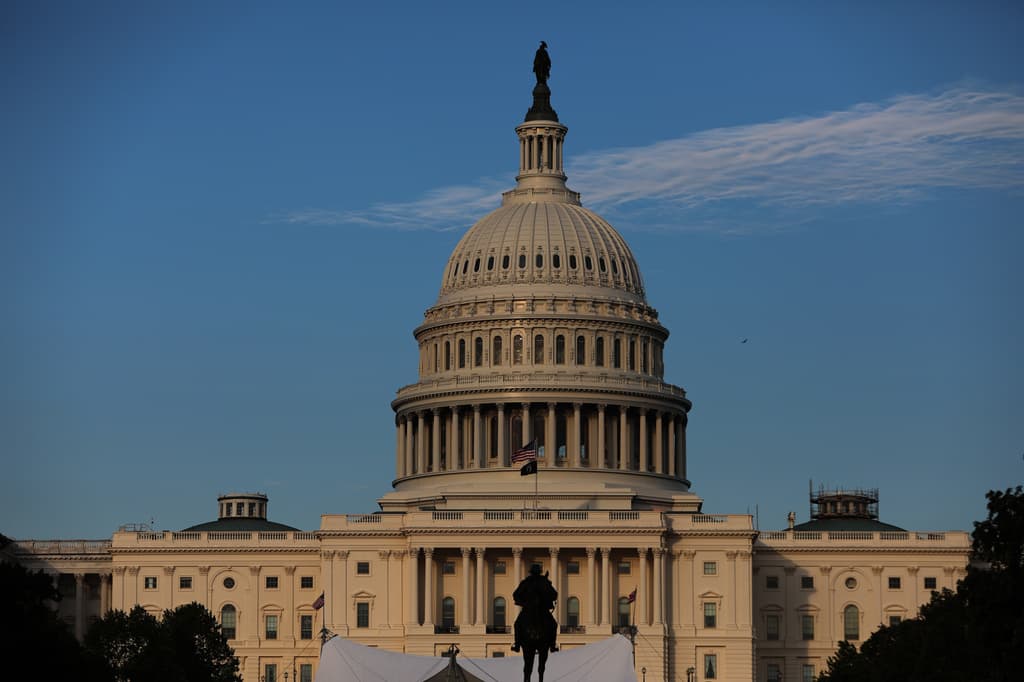 Mayor de la Fuerza Aérea de EEUU es arrestado en el Capitolio tras pedir juicio político contra Trump