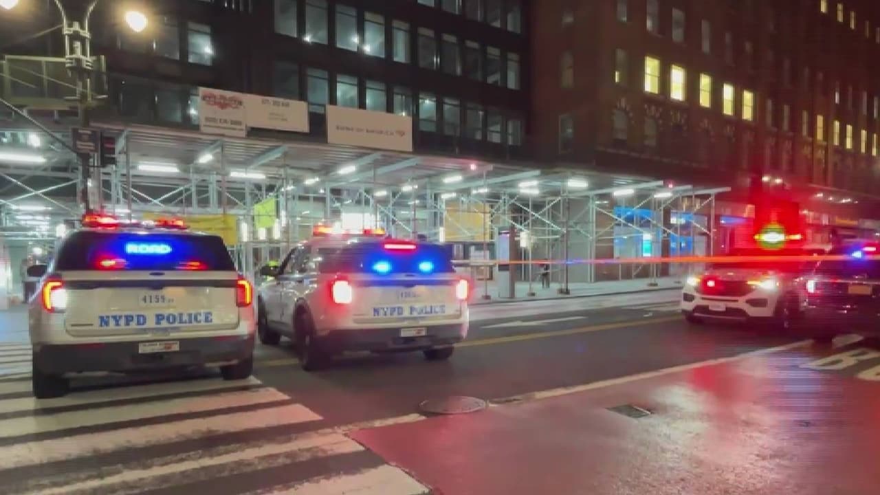 Hombre de 53 años muere tras ser golpeado con una tabla en un parque de Queens.