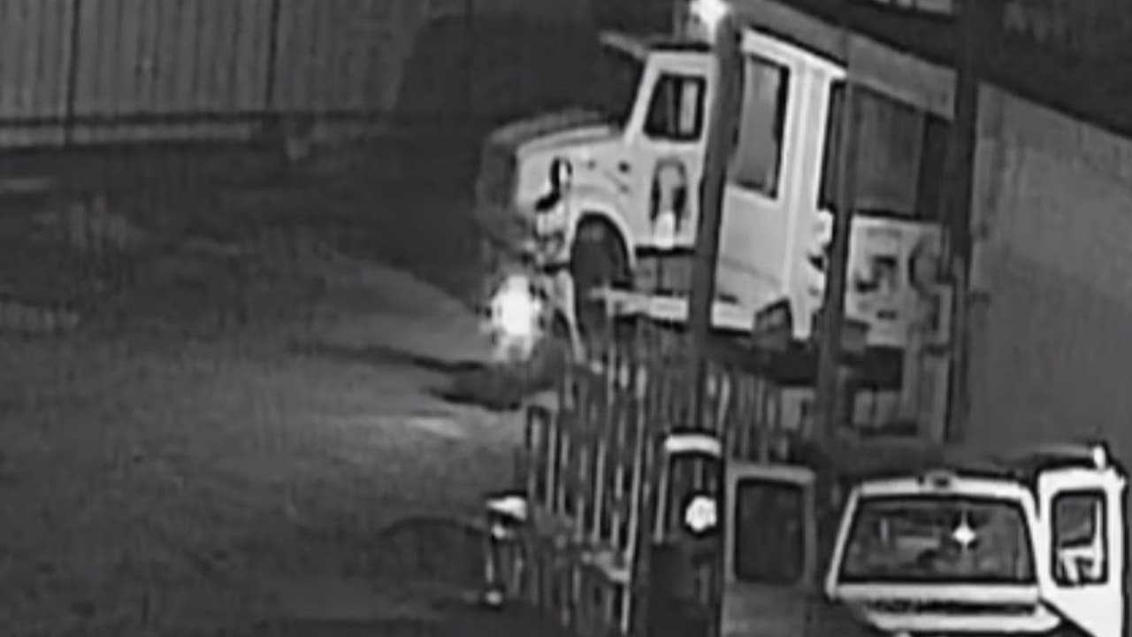 Favela, de 21 años, originario de Monterrey, Nuevo León, subió a su motocicleta y se dirigía a casa el viernes a la 1:00 am.