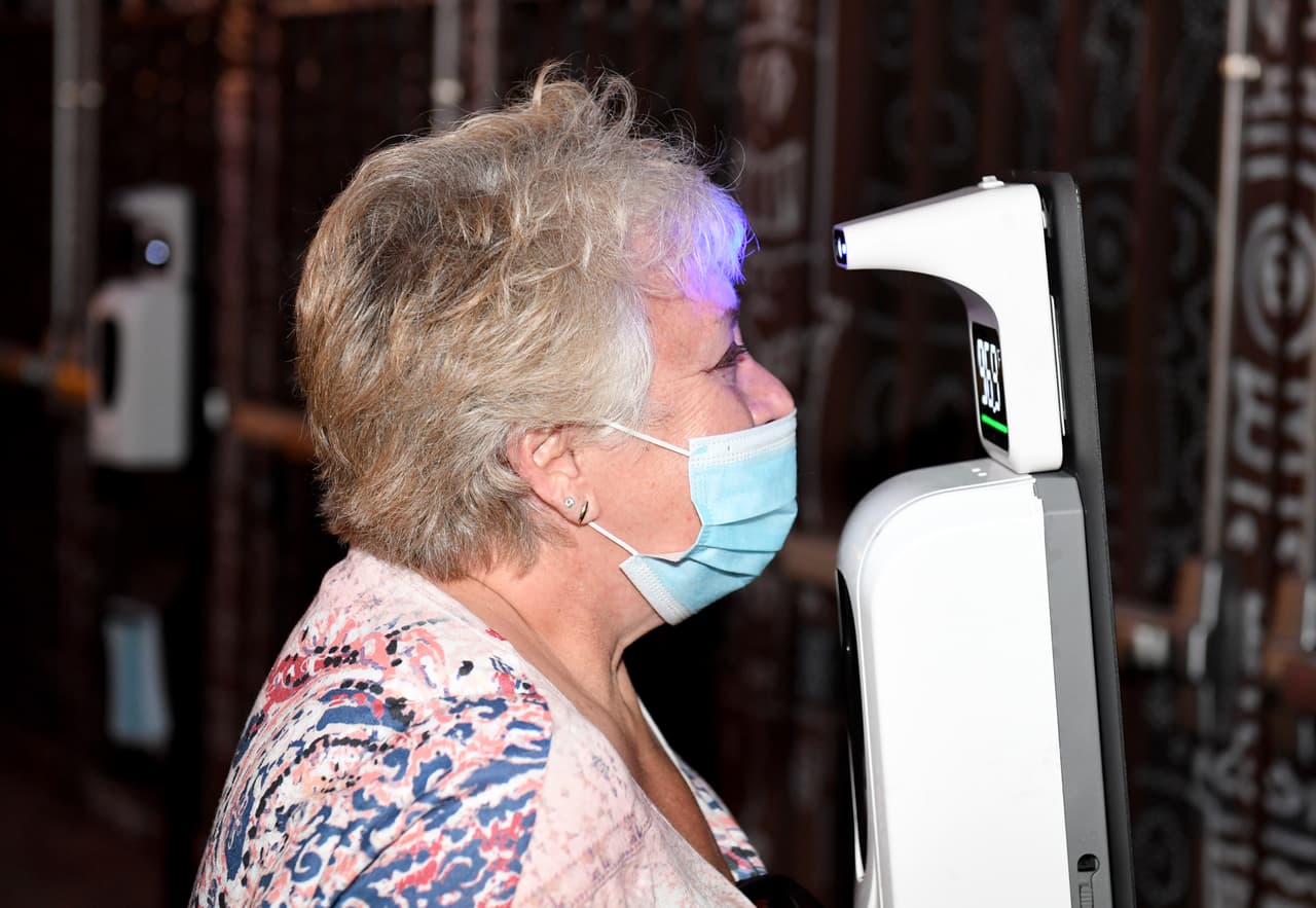 Antes de ver el show, que tiene un costo de 149 dólares, deberá responder unas simples preguntas de salud y debe tomarse la temperatura en un dispositivo automático, sin contacto con otra persona.