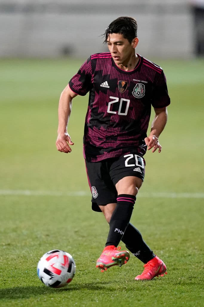 Mexico derrota a Costa Rica durante partido amistoso internacional. Con sede en Austria, el Tri con un remate de cabeza de Hirving 'Chucky' Lozano, logra imponerse por la mínima y se lleva la victoria. Es así cómo la selección dirigida por Gerardo Martino, finaliza sus partidos de práctica por Europa.