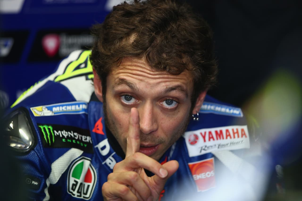 Valentino Rossi fue investigado por el fisco italiano por una presunta evasión de impuestos de 62 millones de euros. Logró un acuerdo de pagar 35 millones de euros.
