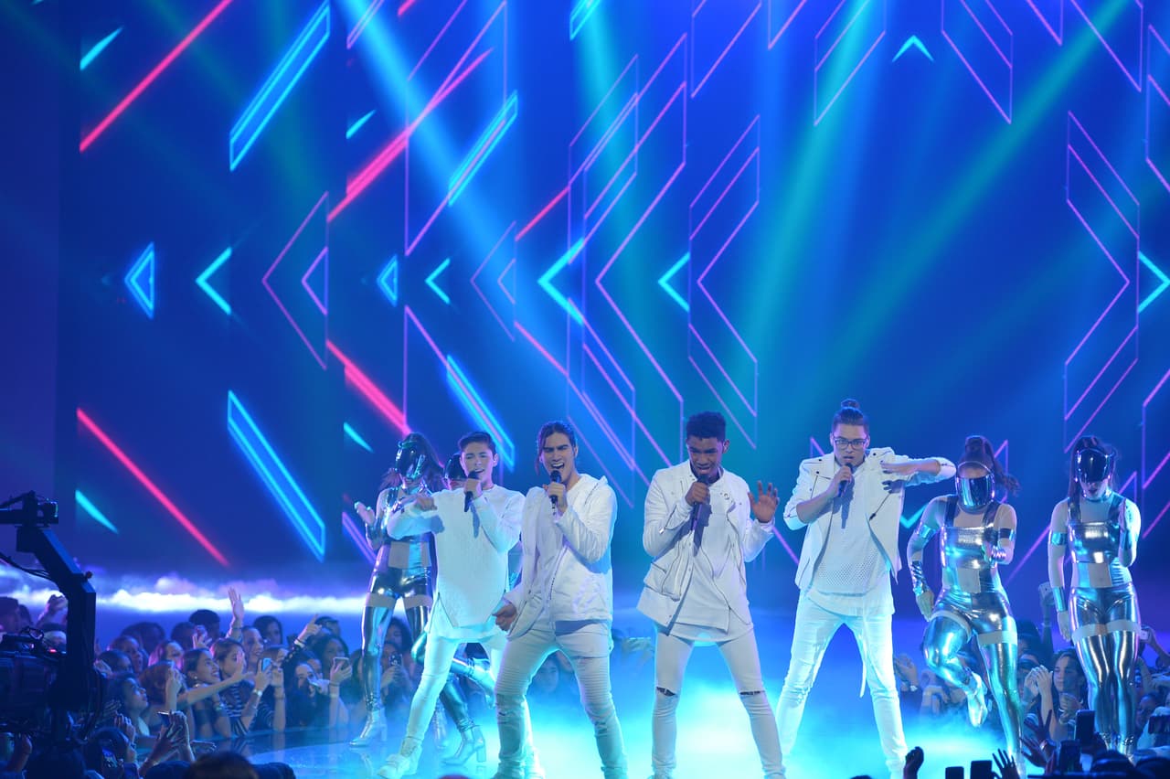 Luego, en la prueba como banda, cantó junto a Brian, Félix y Abel “Otra vez” de Zion y Lennox Ft. J Balvin.