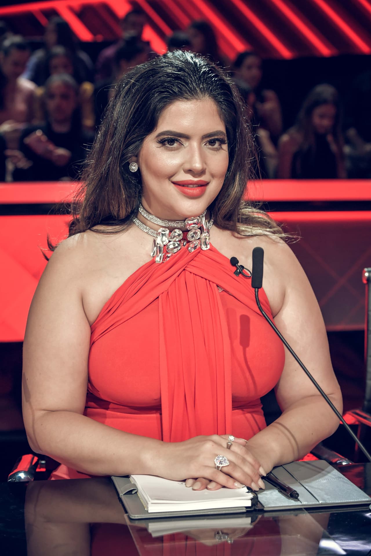 Con este vestido de Marc Bouwer, Denise nos dejó clara su misión de enseñarle a las mujeres que "ser una misma es lo que define la belleza real".