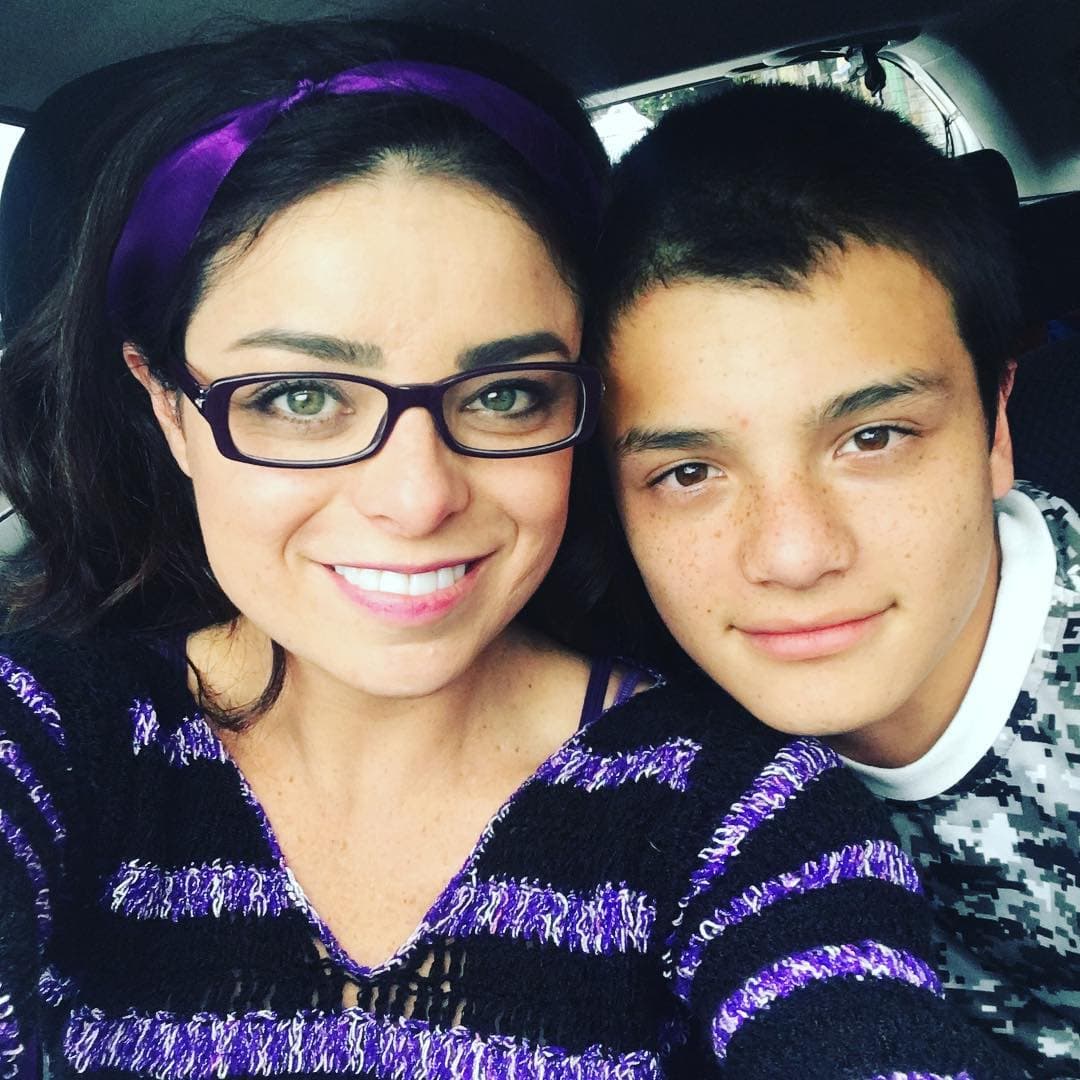 A pesar del distanciamiento físico que la actriz y su hijo experimentan, Violeta sabe muy bien que es algo que tarde o temprano sucedería y está orgullosa de la forma en la que Omar afronta esta nueva etapa de su vida.