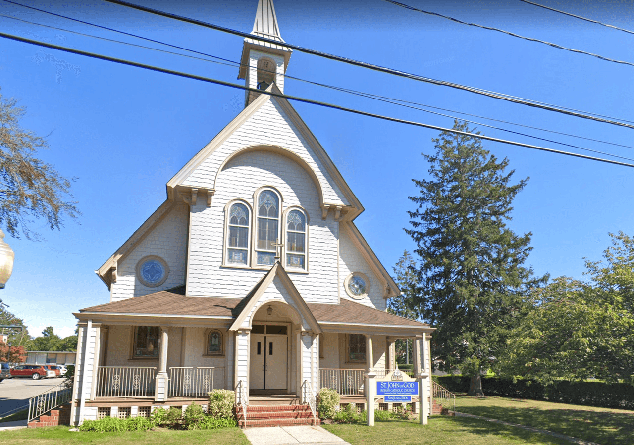 <h3 class="cms-H3-H3">St. John Of God</h3>
<br>
<b>Dónde: . </b>84 Carleton Avenue, Central Islip, NY 11722.
<br>
<b>Teléfono:</b> 631-234-1884
<br>
<b>Cuándo: </b>Lunes y Jueves 6:00PM-7:15PM, Martes y Miércoles 10:00AM-12Noon.