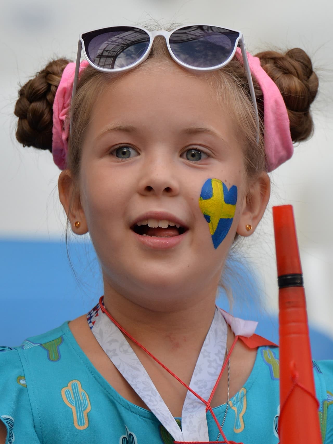 La fiesta y el colorido se viste de alegría entre los hinchas en el enfrentamiento entre Suecia e Inglaterra en los cuartos de final, la definición del tercer semifinalista del Mundial de Rusia 2018.
