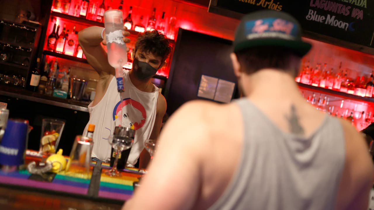 Bares de San Francisco pedirán prueba de vacunación para permitir entrada de clientes