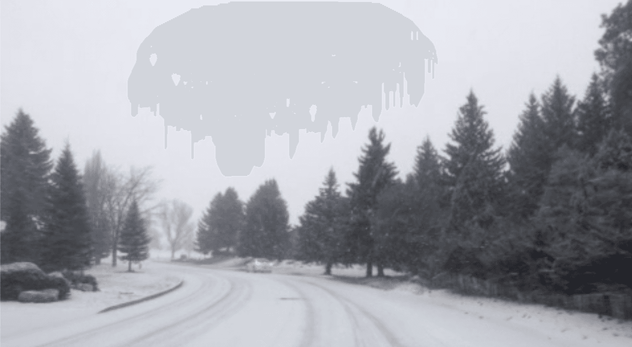 <b>Las condiciones del clima en Flagstaff, al norte de Arizona, amenazan a los cientos de conductores que transitan por la zona. </b>Para estar atento a los cambios viales,
<b><a href="https://az511.gov/" target="_blank">recomiendan revisar este enlace</a></b> si acaso planeas viajar esta semana al noreste de Arizona.
<br>