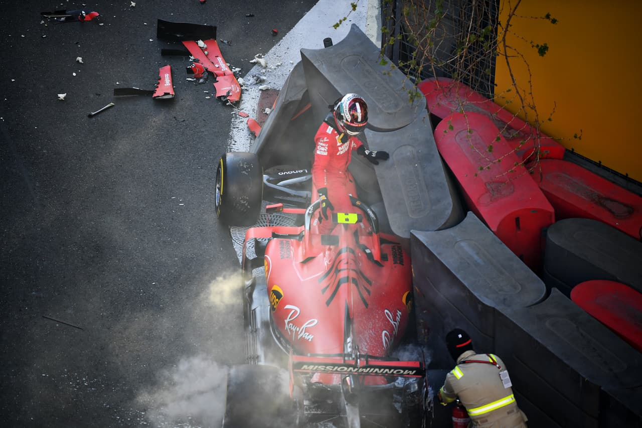 Este sábado se registró una sesión de clasificación accidentada con los choques en la misma curva de Robert Kubica y Charles Leclerc (favorito a la Pole). Al final, los Mercedes lograron el 1-2 con Valtteri Bottas primero y Lewis Hamilton segundo, Sebastian Vettel (Ferrari) tercero, Max Verstappen (Red Bull) cuarto y Sergio 'Checo' Pérez (Racing Point) quinto.