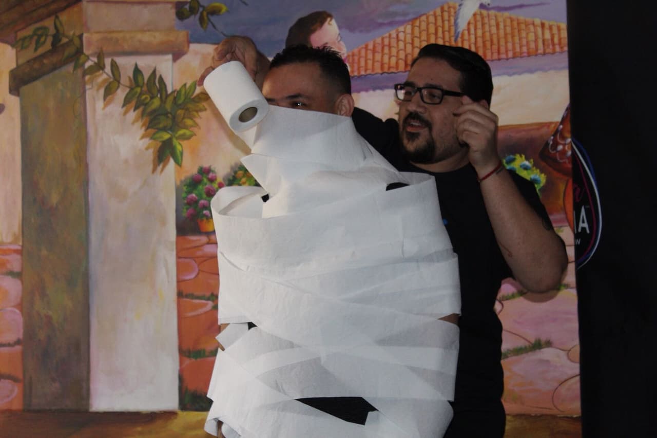 Nuestra Bestia
<b> </b>acabó cubierta en papel de baño.