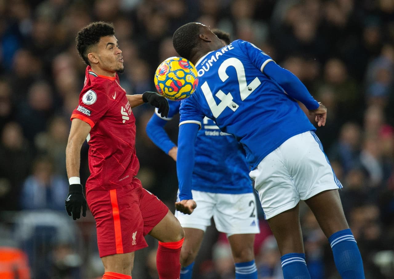 Liverpool derrota 2-0 al Leicester City con doblete de Diogo Jota en Anfield. El colombiano Luis Díaz salió como titular para enfrentar a los Foxes.