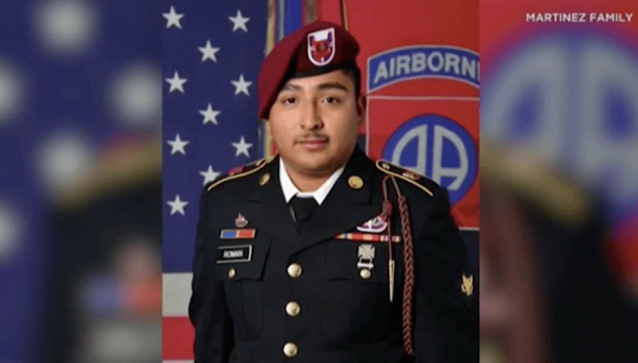 El 23 de julio se cumplieron dos meses desde que el soldado
<a href="https://www.univision.com/local/north-carolina-wuvc/ejercito-ofrece-recompensa-de-25-000-para-dar-con-los-presuntos-asesinos-de-un-soldado-hispano">Enrique Román Martínez</a> fue visto por última vez en Outer Banks, Carolina del Norte. El
<a href="https://www.univision.com/temas/ejercito">Ejército</a> confirmó el hallazgo parcial de sus restos a inicios de junio, y hasta la fecha, no han sido revelados los detalles de su muerte.