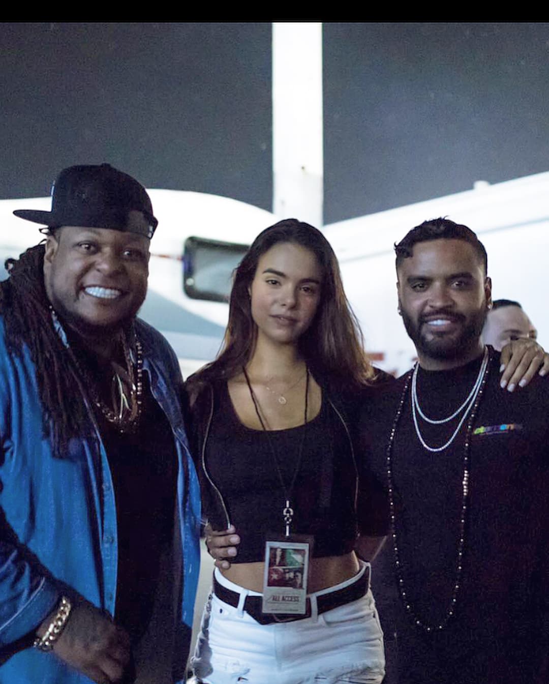 Aquí el trio protagonista del video, los 'agentes' Zion & Lennox junto a la bella heroina, luego de una intensa jornada.