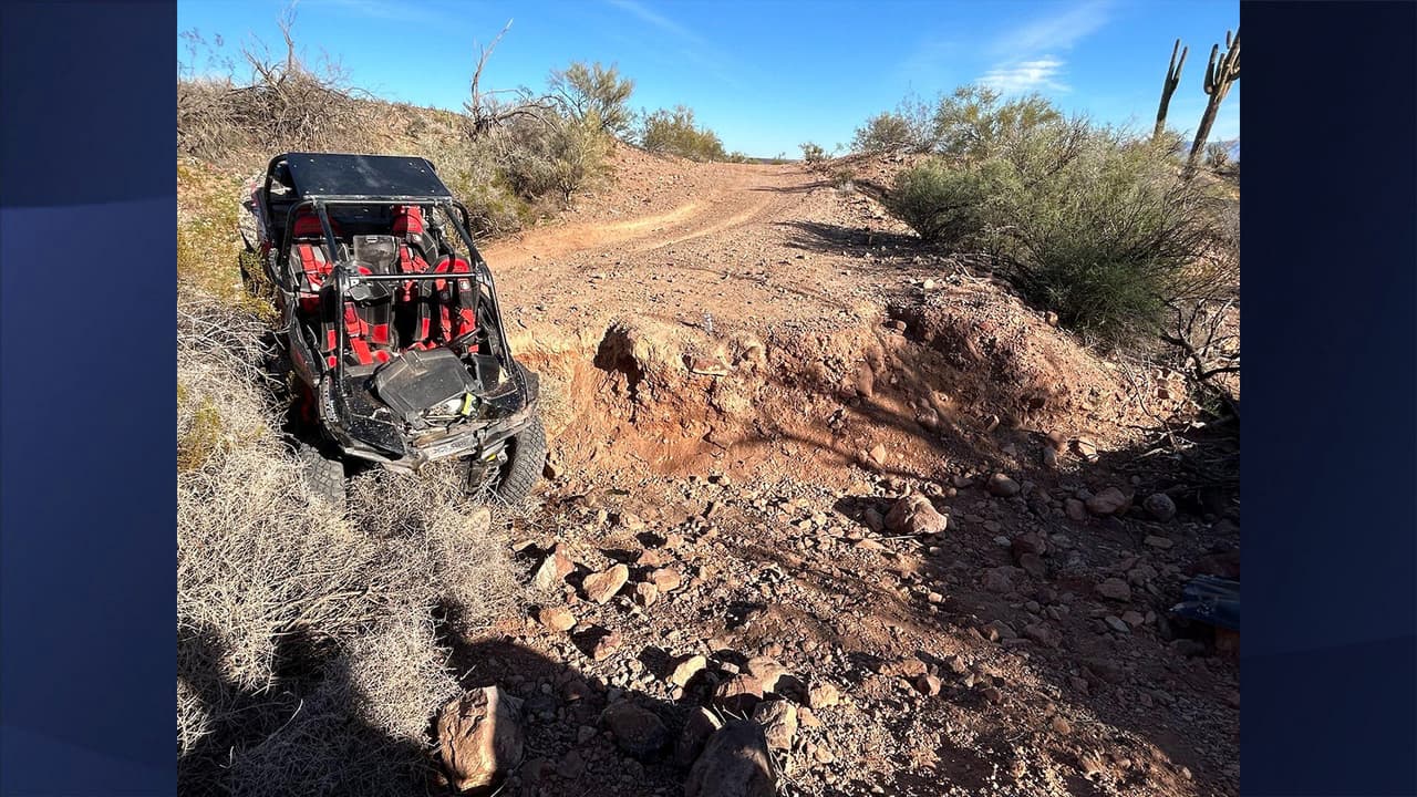 Se supo que en el vehículo viajaban
<b>dos personas quienes resultaron heridas</b>. Debido a la lejanía de la zona y al largo tiempo de viaje de los rescatistas terrestres, helicópteros médicos acudieron al lugar.
