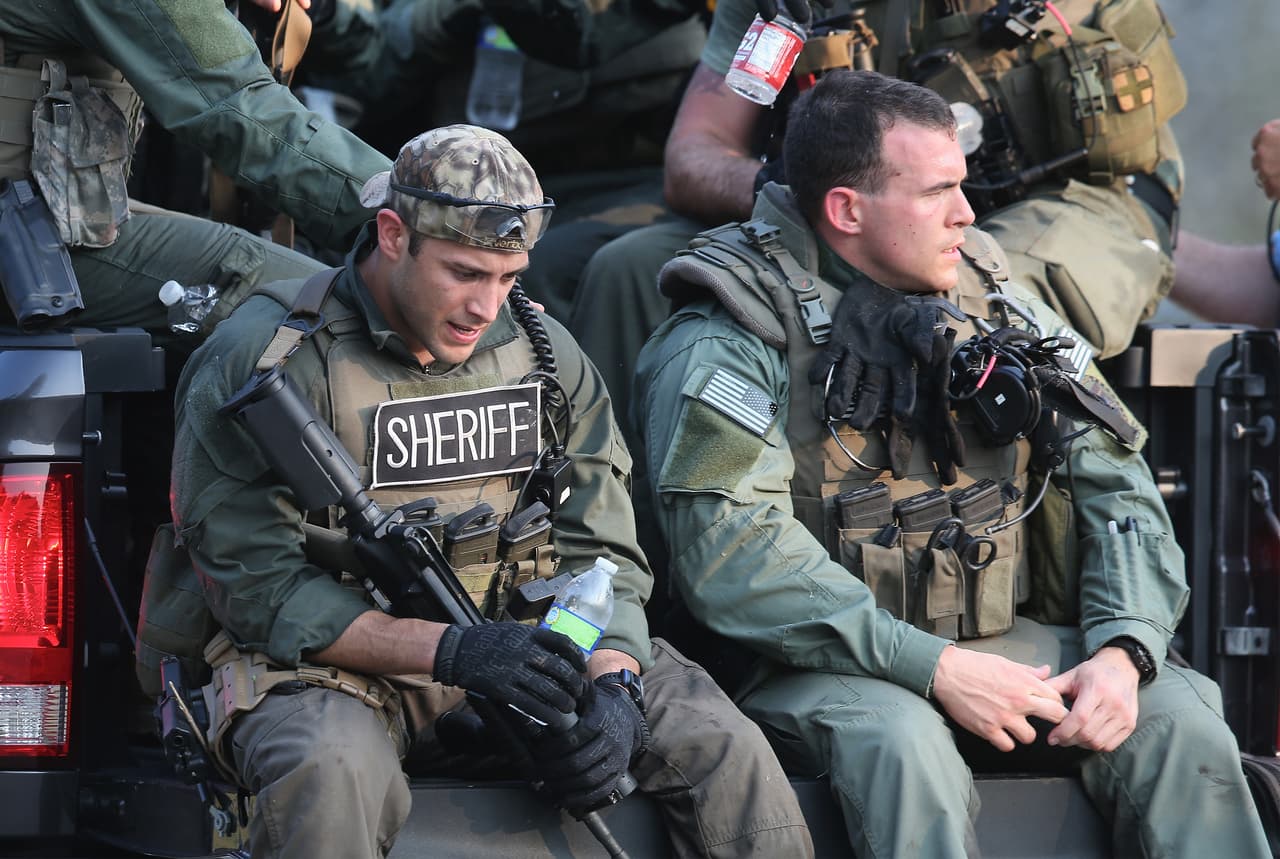 Desde entonces la búsqueda no ha parado a pesar del intenso calor en el área. Se reporta que tres policías han sufrido de insolación por las altas temperaturas.