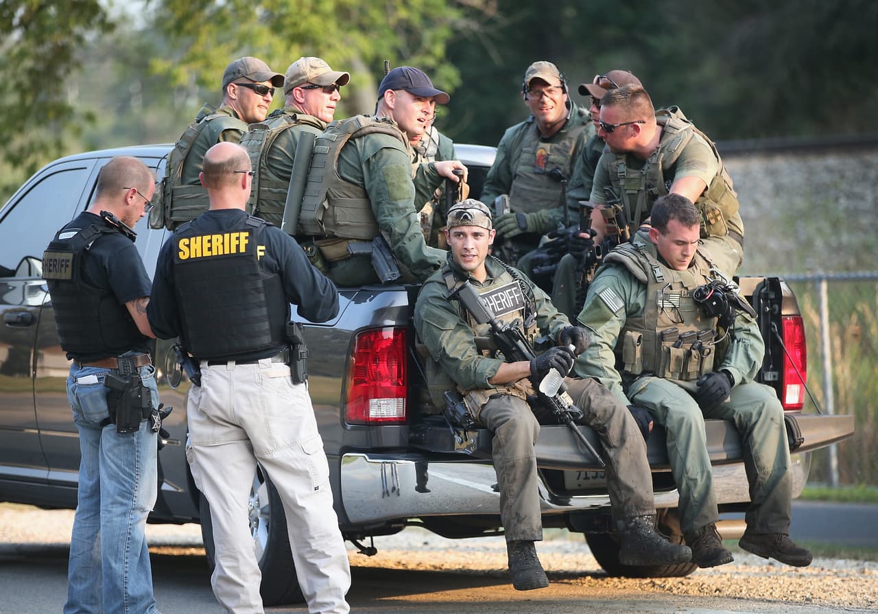 La cacería humana se realiza por cielo y tierra y en ella participan más de 100 policías.