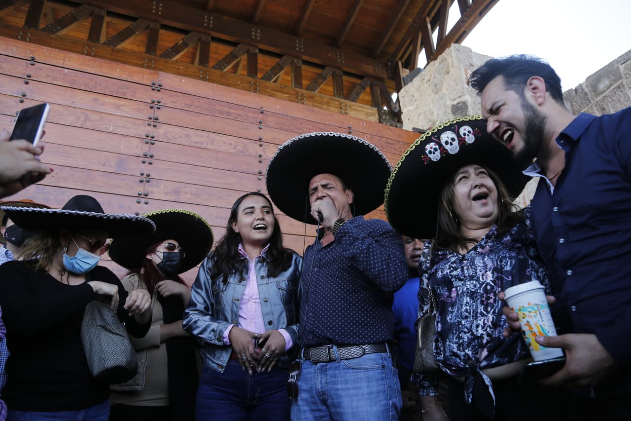 Seguidores de Vicente Fernández en el rancho "Los 3 Potrillos". El cariño de su público se hizo presente incluso luego de que el también actor se alejara de los escenarios en 2016.