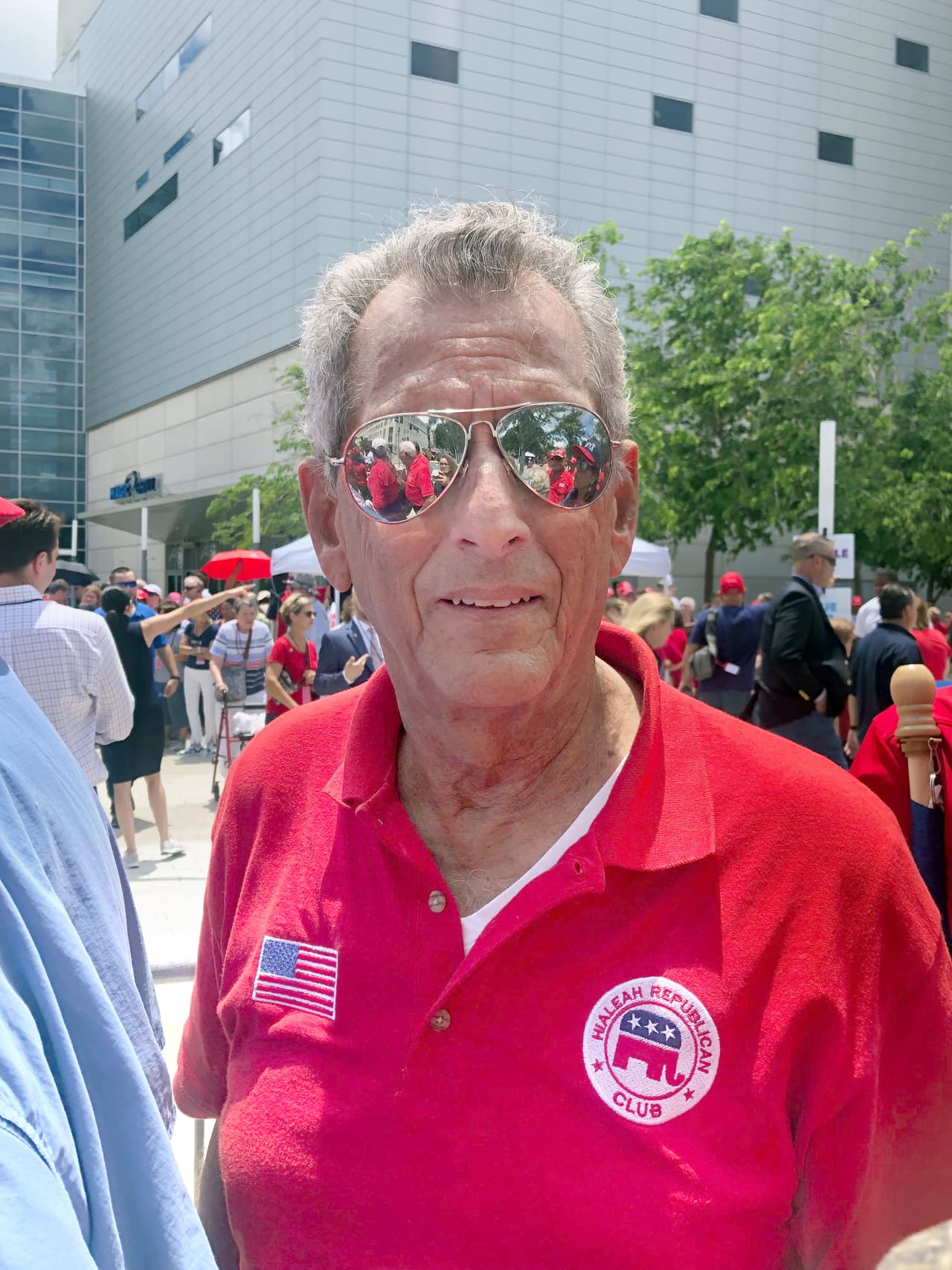 Julio Martínez, exalcalde de Hialeah, comentó: "Yo soy cubano, soy hispano y Trump me nombró director de su campaña en 2016 para el condado de Miami Dade. Con eso quiero decir que él sí quiere a los hispanos y se preocupa. Es lo mejor que nos puede pasar a los latinos en Estados Unidos que vuelva a ganar".