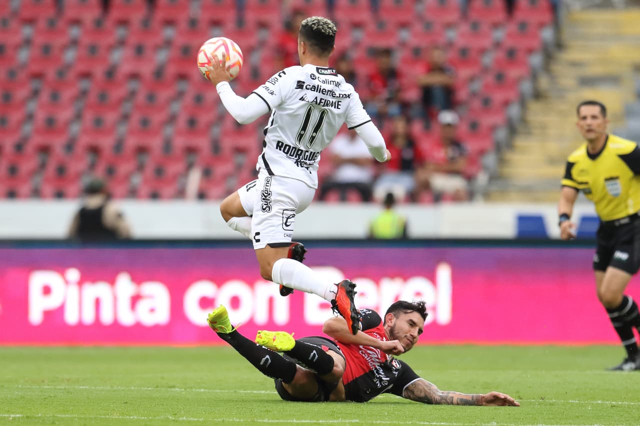 Xolos le remontó al Atlas para derrotarlo 1-2 en el Estadio Jalisco con goles de Lucas Rodríguez y Renato Ibarra en la Jornada 5.