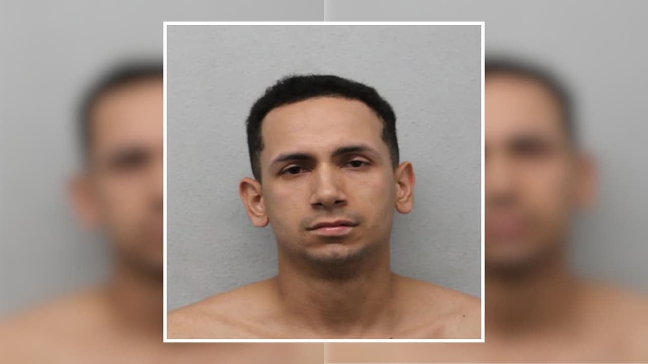 Arrestan a hombre en operativo encubierto por presunta solicitud sexual de un menor en línea