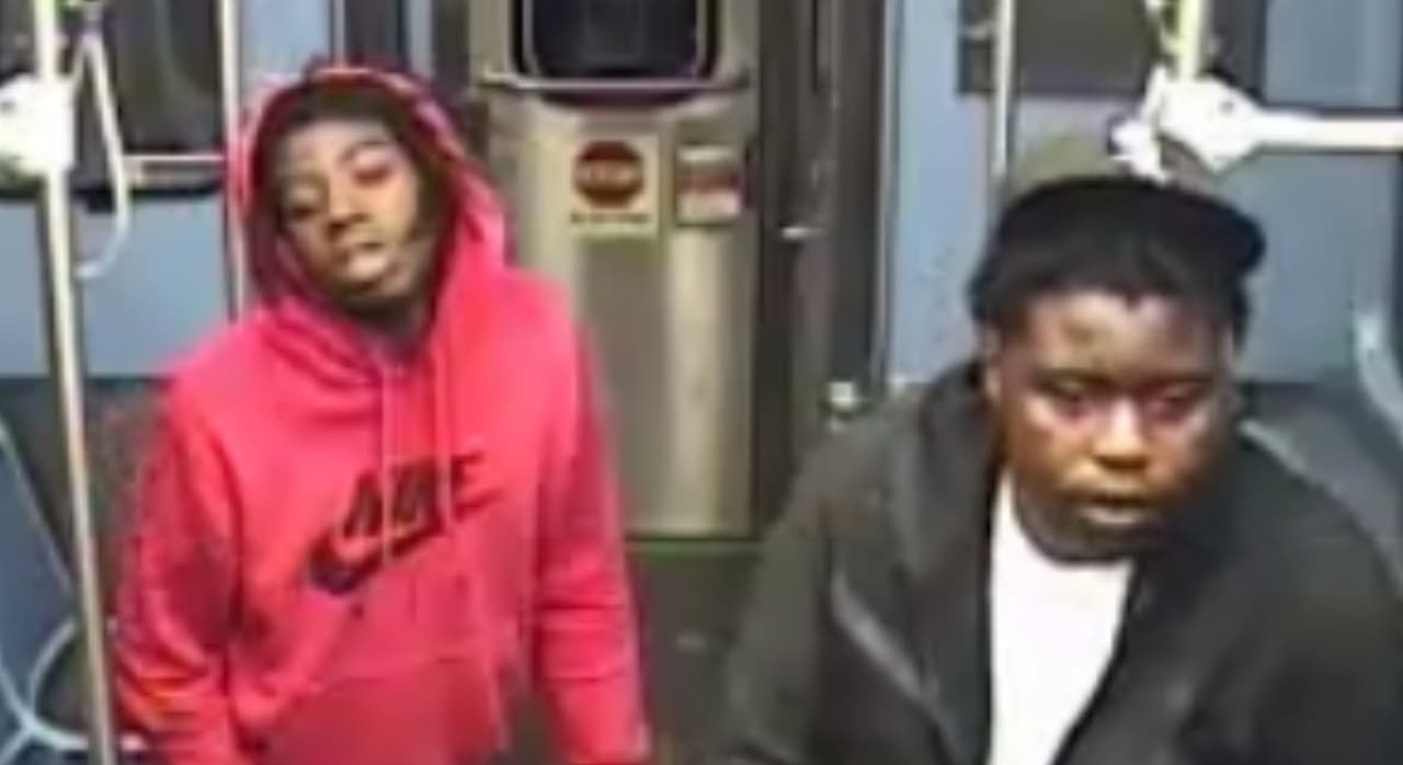Policía de Chicago busca a sospechosos de matar a hombre en tren de CTA