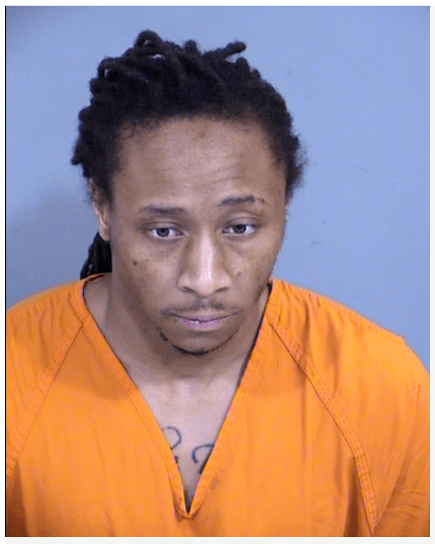 Davis fue ingresado en la cárcel del condado de Maricopa por cargos que incluyen: asalto agravado con un arma mortal, descarga de un arma de fuego dentro de los límites de la ciudad, posesión y venta de marihuana, mala conducta con armas, entre otros cargos.
<br>