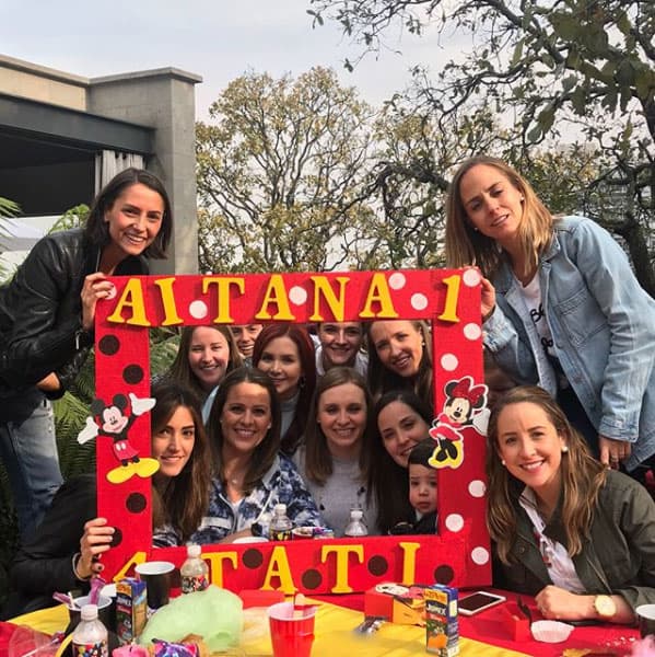 <b>Florencia</b> hizo una celebración temática con personajes de Disney. La decoración tenía a Mickey Mouse y Minnie.