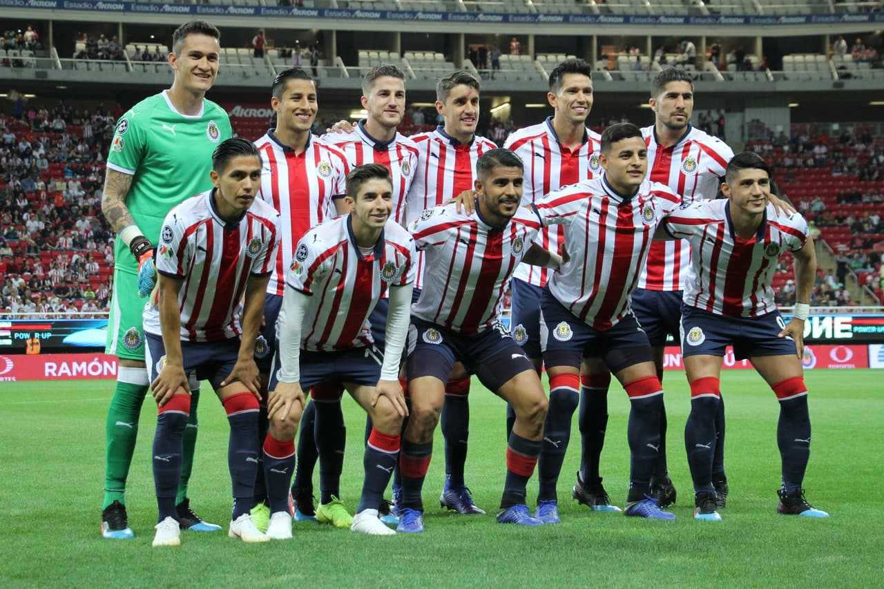 Las Chivas Rayadas de Guadalajara jugaron con estos once hombres desde el inicio.