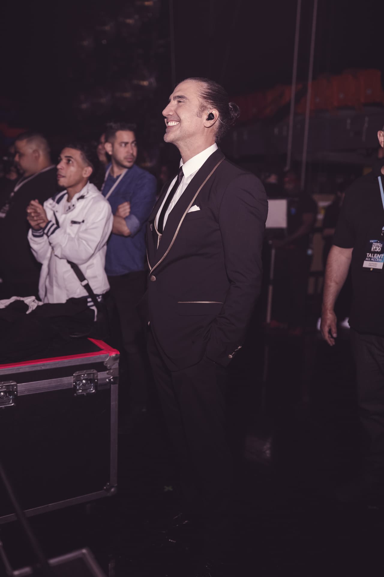 Disfrutando una de las presentaciones, así lo cachamos.