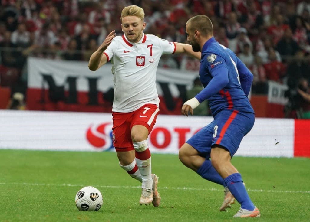 Polonia logra empatar ante Inglaterra de último minuto 1-1 el encuentro de eliminatoria rumbo al Mundial de Catar 2022. Harry Kane abrió el marcador al minuto 72' y ya, al filo del partido, Damian Szymánski logró sumar puntos para la escuadra polaca.