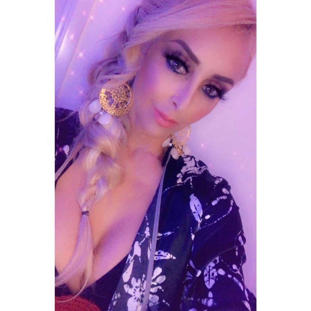 <b>Cristy</b> presume de su excelente estado fÃsico y apoya a sus hijas en su carrera artÃstica de la mano de su papá.