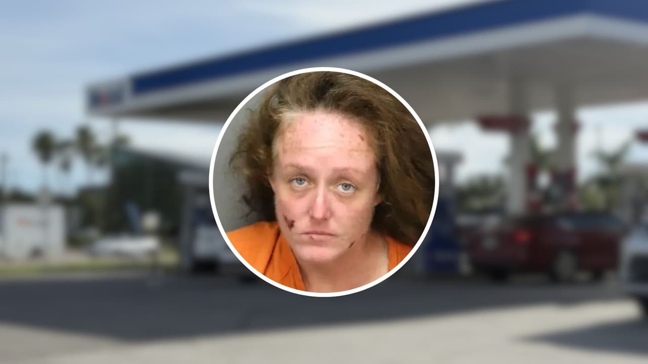 Le negó dinero a una desconocida y terminó envuelta en llamas en una estación de gasolina