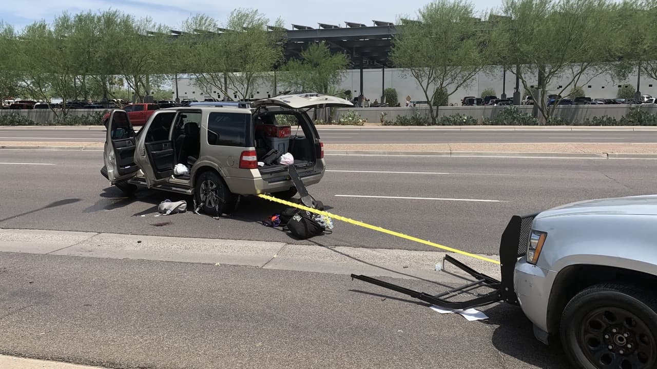 Policía de Mesa usa “grappler” para detener un vehículo robado: cuatro detenidos y un herido