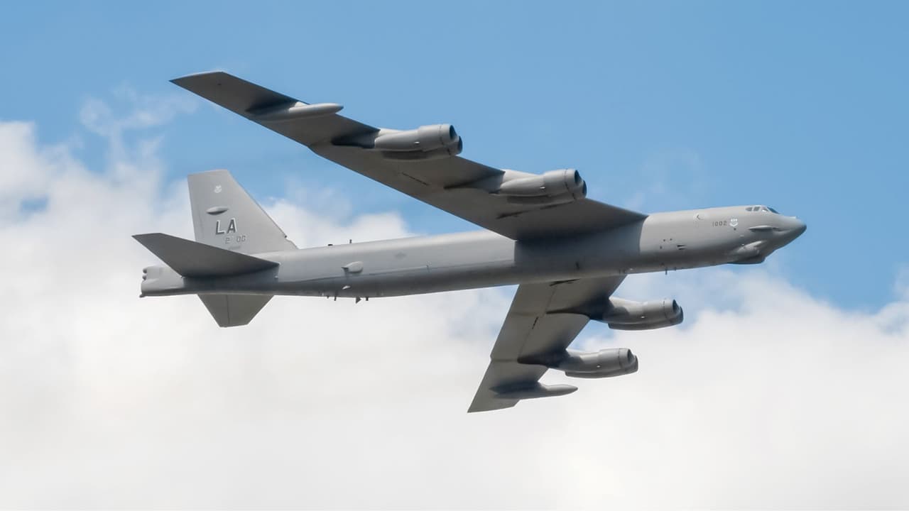 <h3 class="cms-H3-H3">Lo que las autoridades recomiendan</h3> Funcionarios recuerdan que
<b>el área militar está restringida al público. </b>
<br>Si alguien encuentra objetos sospechosos o posible munición,
<b>debe evitar tocarla y reportarla a las autoridades. </b>
<br>Fuera del ruido que puedan generar los ejercicios,
<b>las autoridades señalaron que no existe riesgo para la población.</b>
<br>El objetivo del aviso es simple: que si se escuchan explosiones en Texas esta semana, los residentes sepan que se trata de entrenamiento militar programado y no de una emergencia.