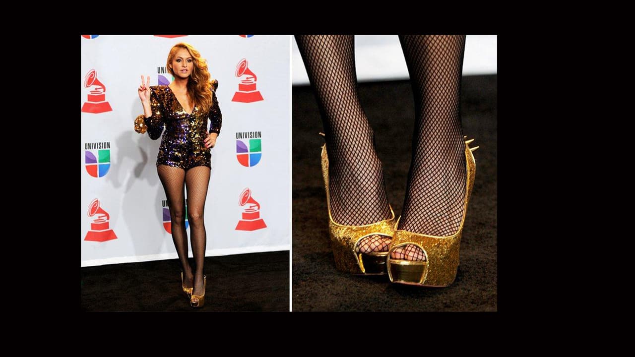 ¡Radiante! En 2011 Paulina Rubio fue otra de las estrellas que más brilló. Sus plataformas doradas pusieron el toque especial a su atuendo.