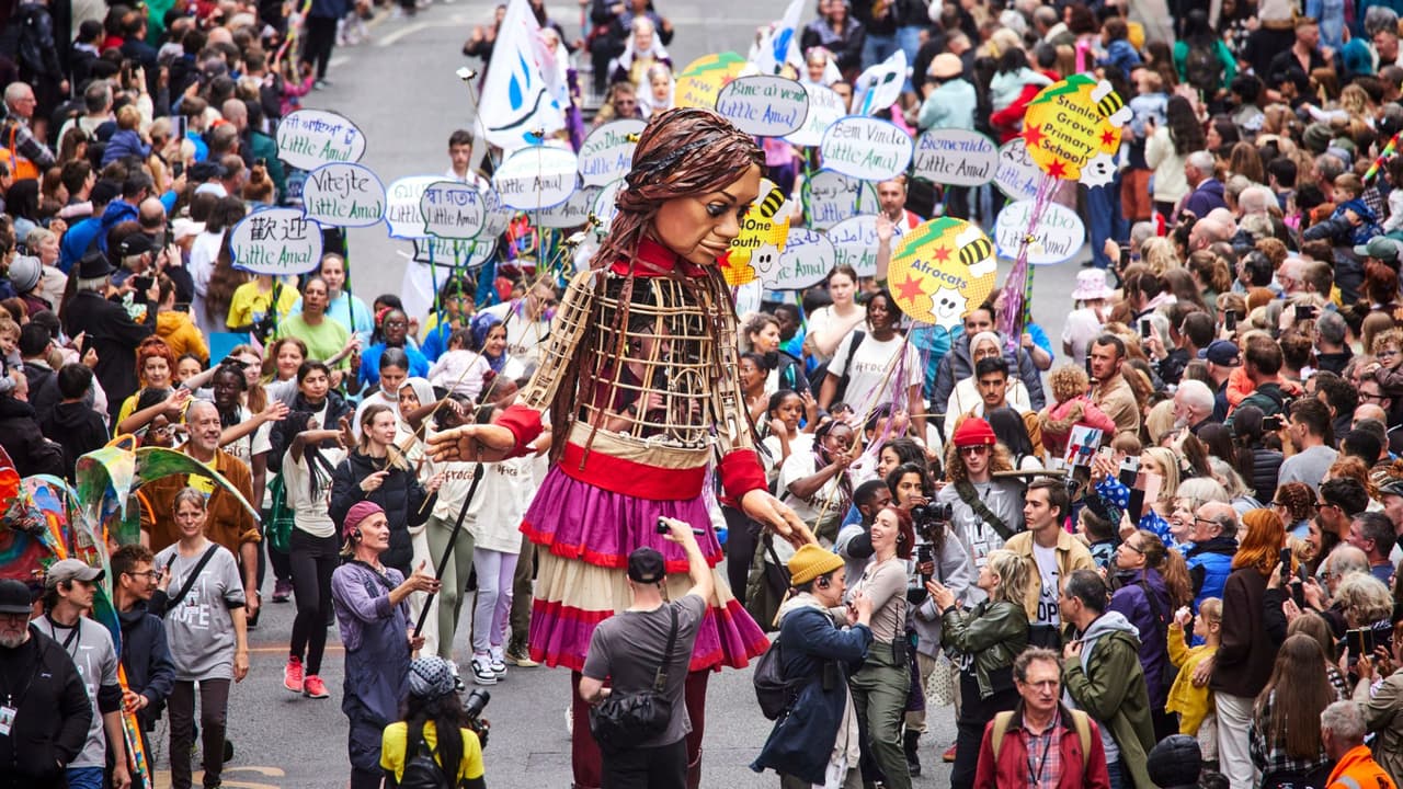 Este fin de semana, viernes 20, sábado 21 y domingo 22 de octubre,
<b>la pequeña Amal</b>, la marioneta de una niña refugiada, detiene su viaje en Texas, visitando varias ciudades, entre ellas
<b>Austin y San Antonio</b>.