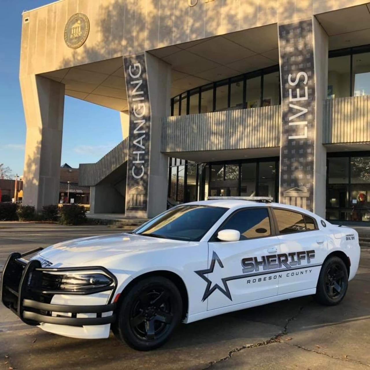 "La cocaína tiene un valor en la calle de más de $ 100,000", agregó la Oficina del Alguacil del condado de Robeson.