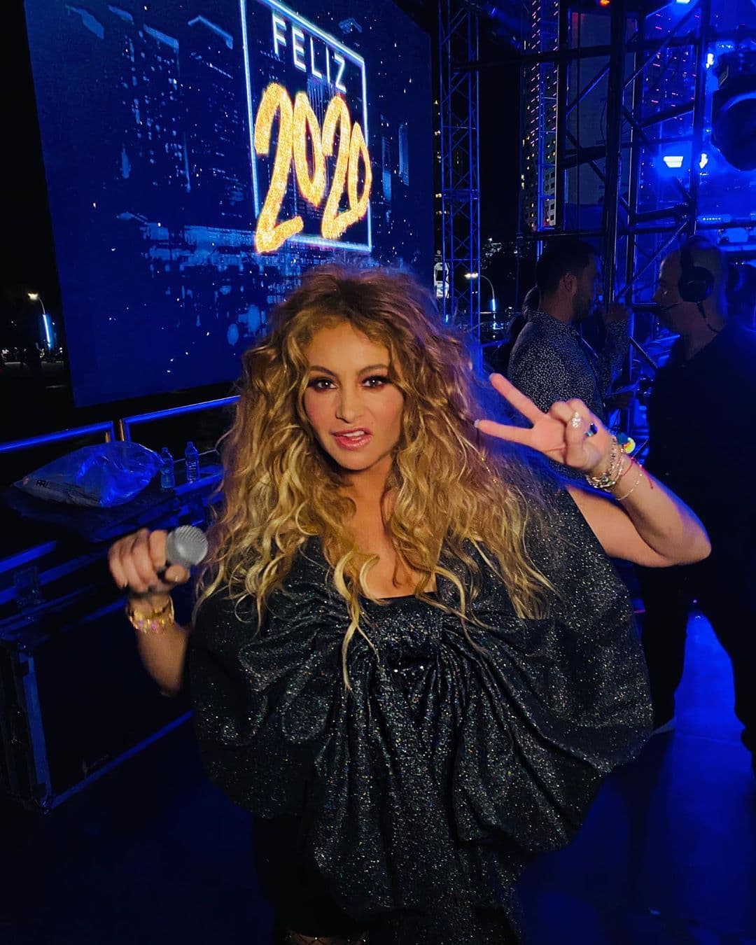 Los problemas para
<b>Paulina Rubio</b> no terminan. Después de ser criticada por haberse presentado posiblemente en estado de embriaguez durante una transmisión en vivo, ahora hay nuevas noticias de su disputa jurídica con su exesposo Nicolás ‘Colate’ Vallejo.