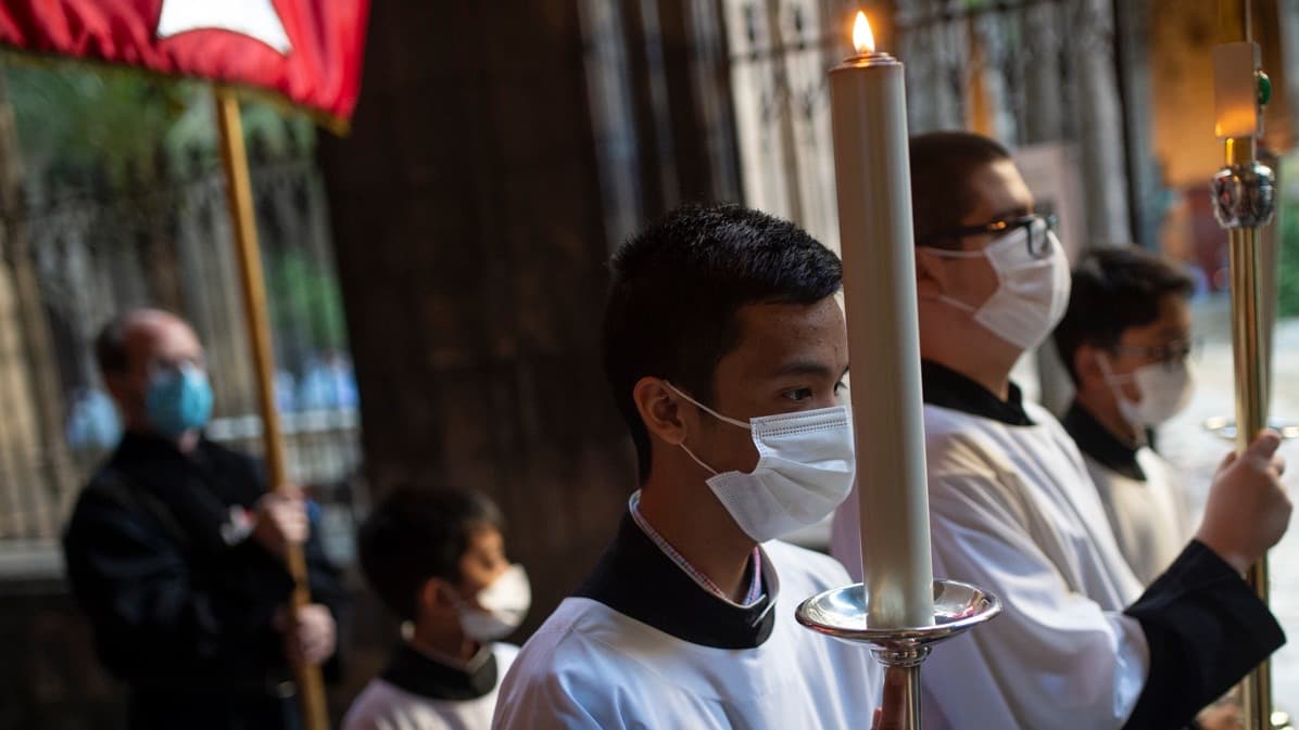 “Recordamos que nuestro mayor mandamiento es amar a Dios, y el segundo es como amar al prójimo al igual que a uno mismo. Uno no puede afirmar que ama al prójimo mientras lo pone en riesgo deliberadamente”, dice el comunicado.