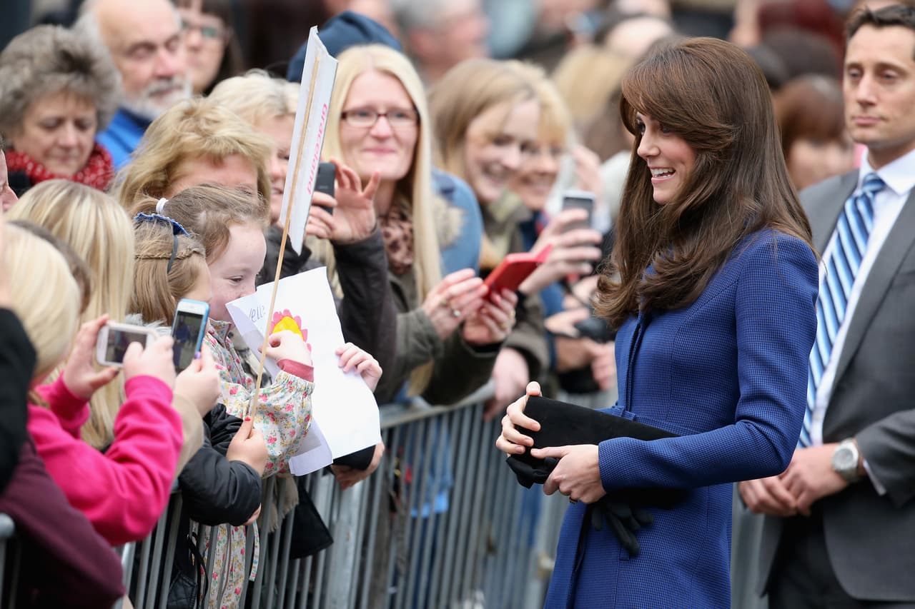 Una nena le obsequió un tierno dibujo.